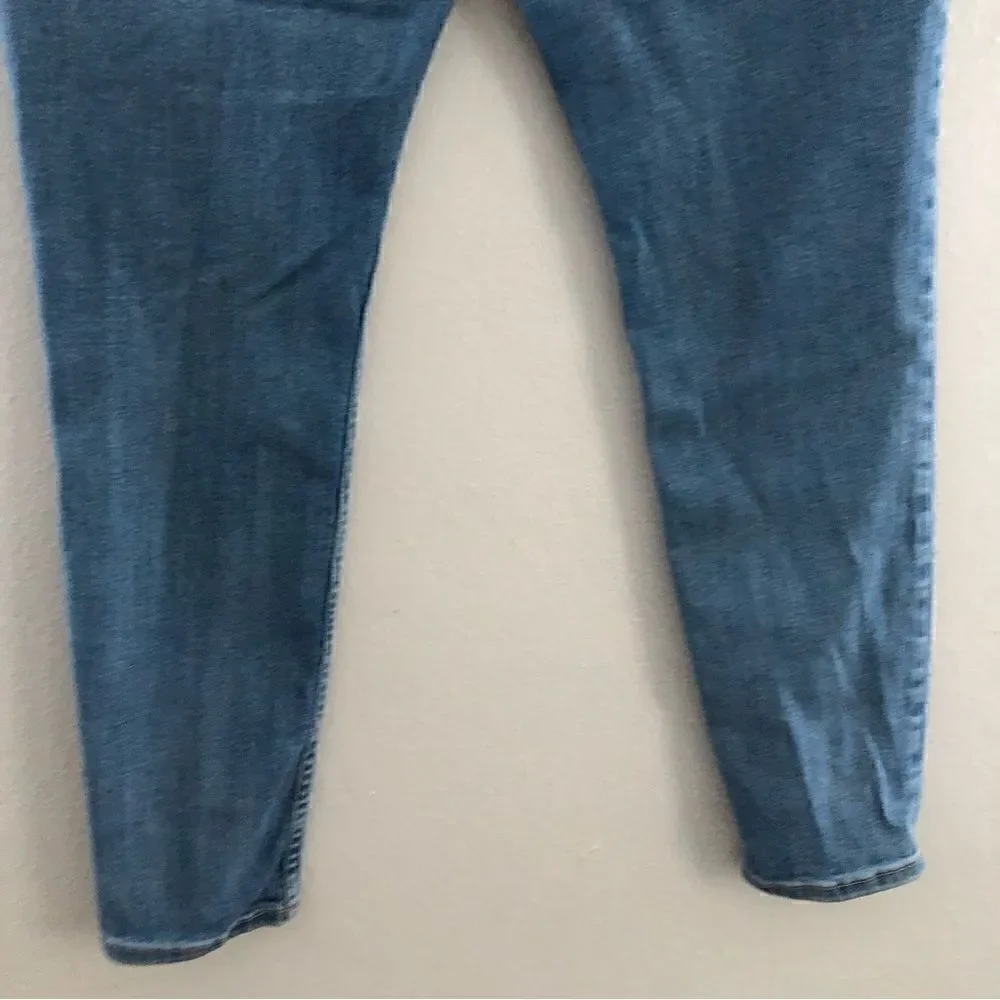 Old Navy Rockstar super Skinny Mid Rise size 12 medium blue wash color